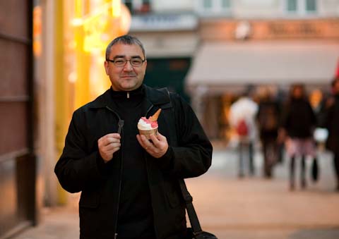 I like to eat gelato after dinner.