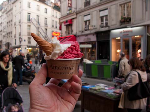 I like to eat gelato alone.
