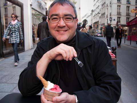 I like to eat gelato before dinner.