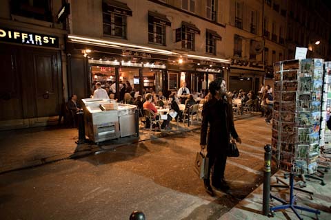 Yet another perfectly lit Parisian sidestreet.