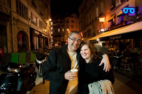 I like to eat gelato with my wife.