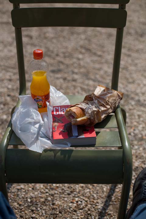 One of my favorite spots for lunch. Eating a ham and cheese baquette sandwich in Luxumbourg Gardens in the perfet meal.