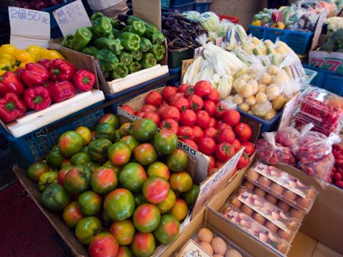 20090502-1 Some of the veggies for sale