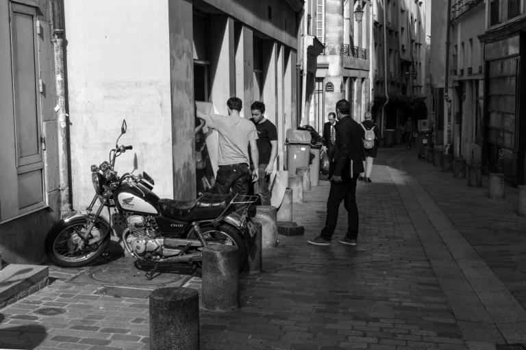 Leica M9 Zone Focus Trial with 50mm Summicron Type IV - Paris, France