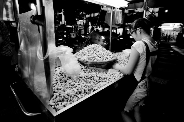This corner has a few peanut stands to choose from. They're quite good.