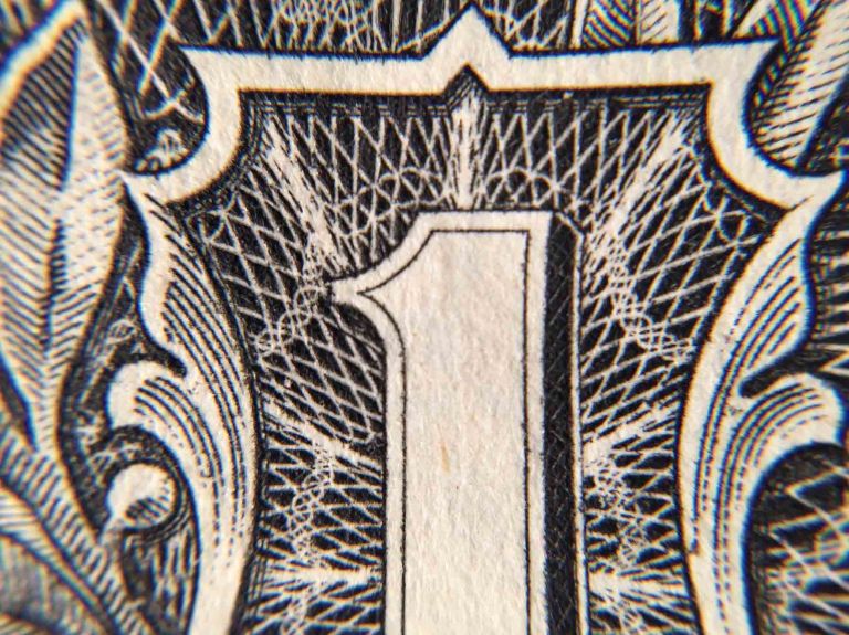 Marco lens attached to Bitplay Snap! 6. Can you find the little owl sitting in the corner?