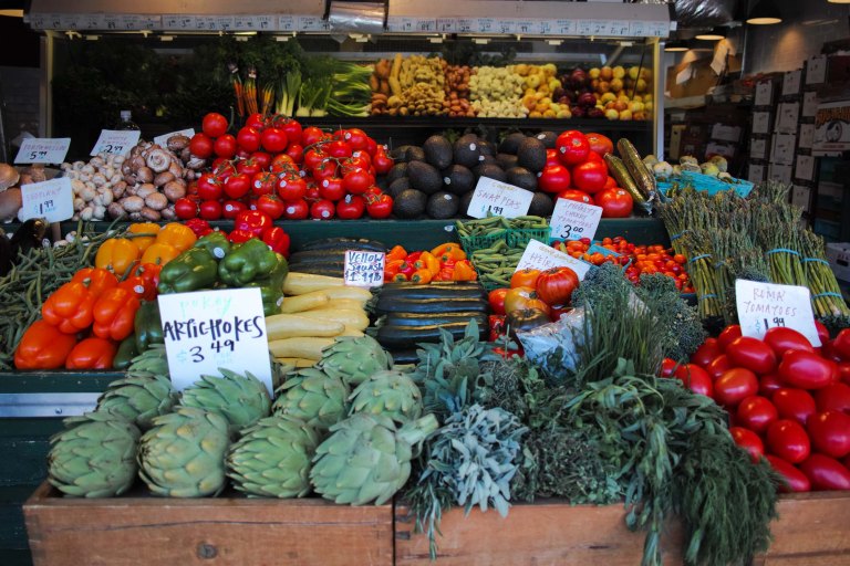 One of the Foveon's strengths is its ability to represent colors in a natural, vibrant way. (Sigma DP1 Quattro, handheld)