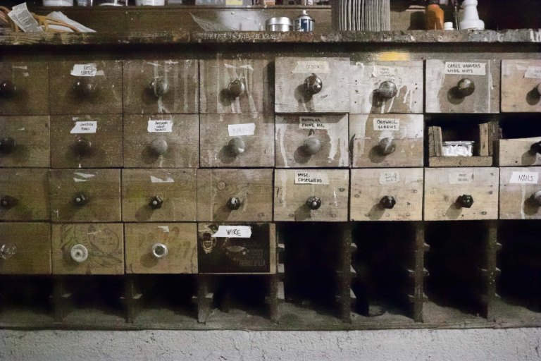 Well, there's not much to say about this ISO6400 image that's not immediately visible.