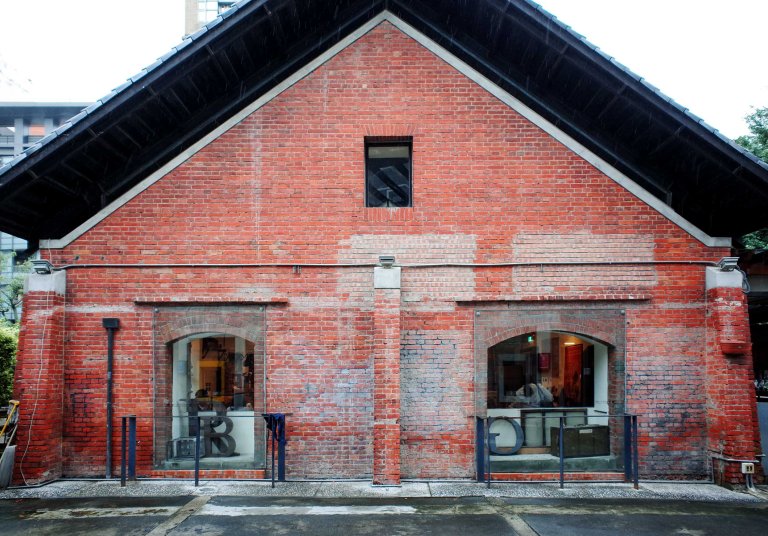 Some of my fixed gear rides end up at this coffee house. Easy parking for the bike, good coffee and soft comfy seats.
