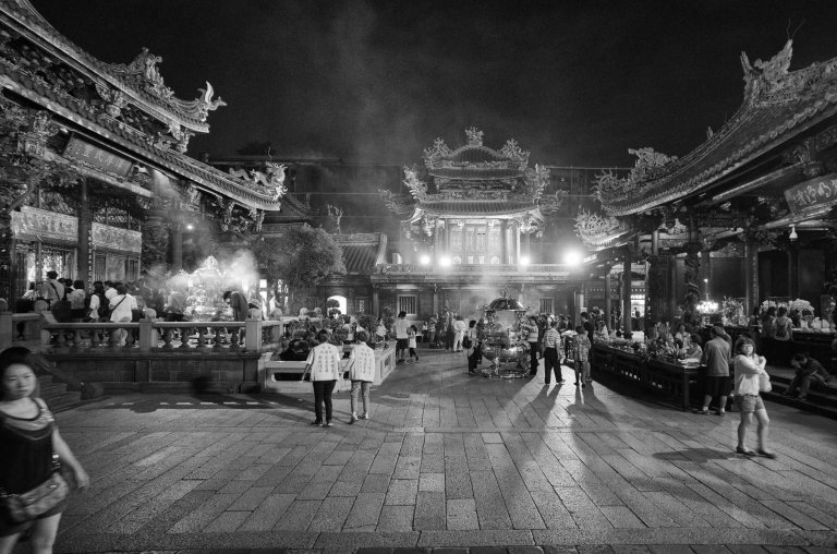 Inside the temple grounds. (Ricoh GR with GW-3 Wide Angle Converter)