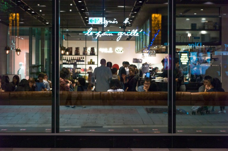 Sunday night at the cafe. Leica M9 and 75mm Summarit.